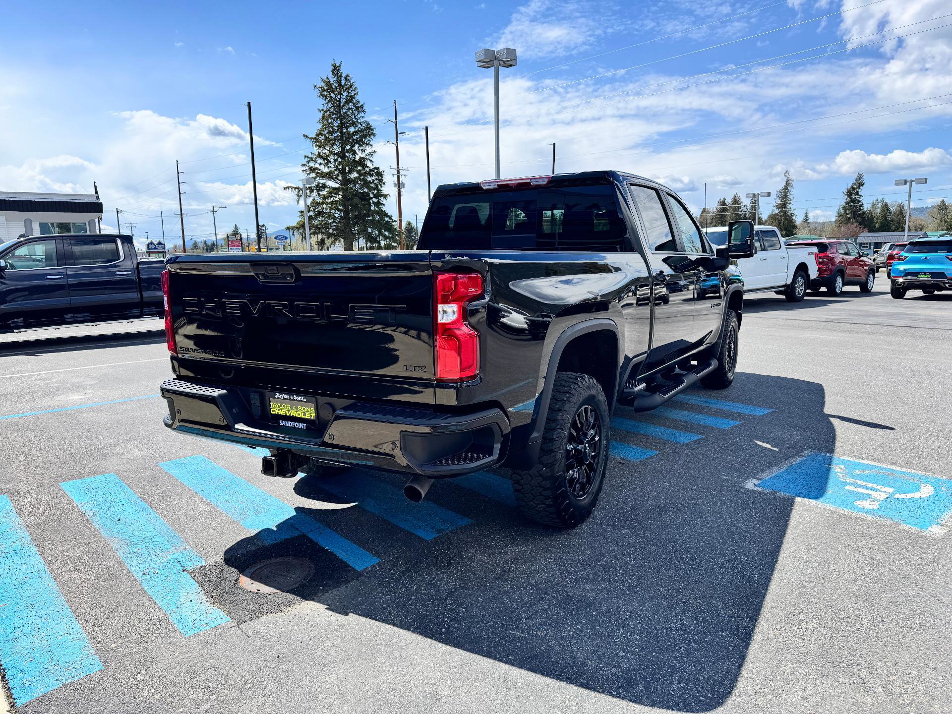 Used 2022 Chevrolet Silverado 2500 LTZ w/ LTZ Plus Package AWD/4WD image 7