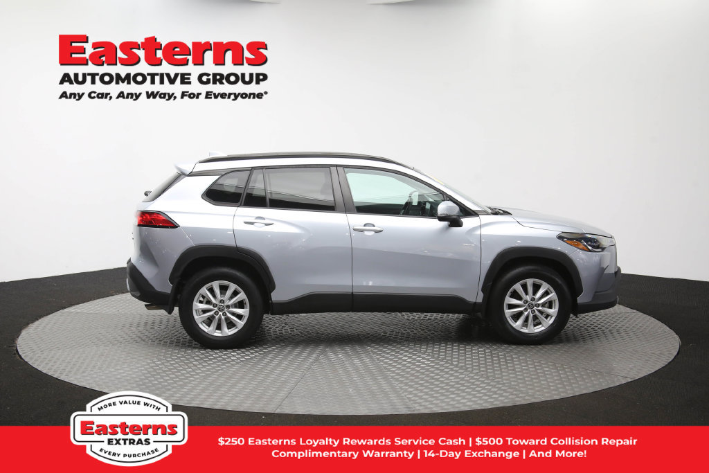 Used 2022 Toyota Corolla Cross LE AWD/4WD image 42
