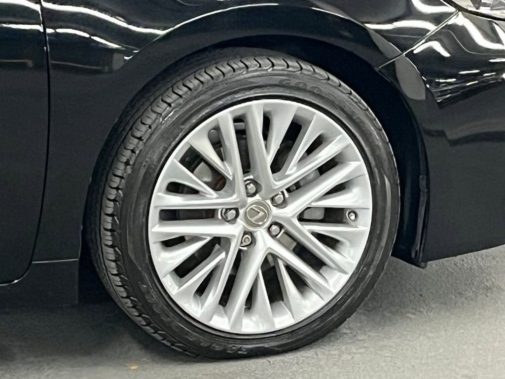 Used 2018 Lexus ES 350 w/ Luxury Package w/Wood Trim image 38