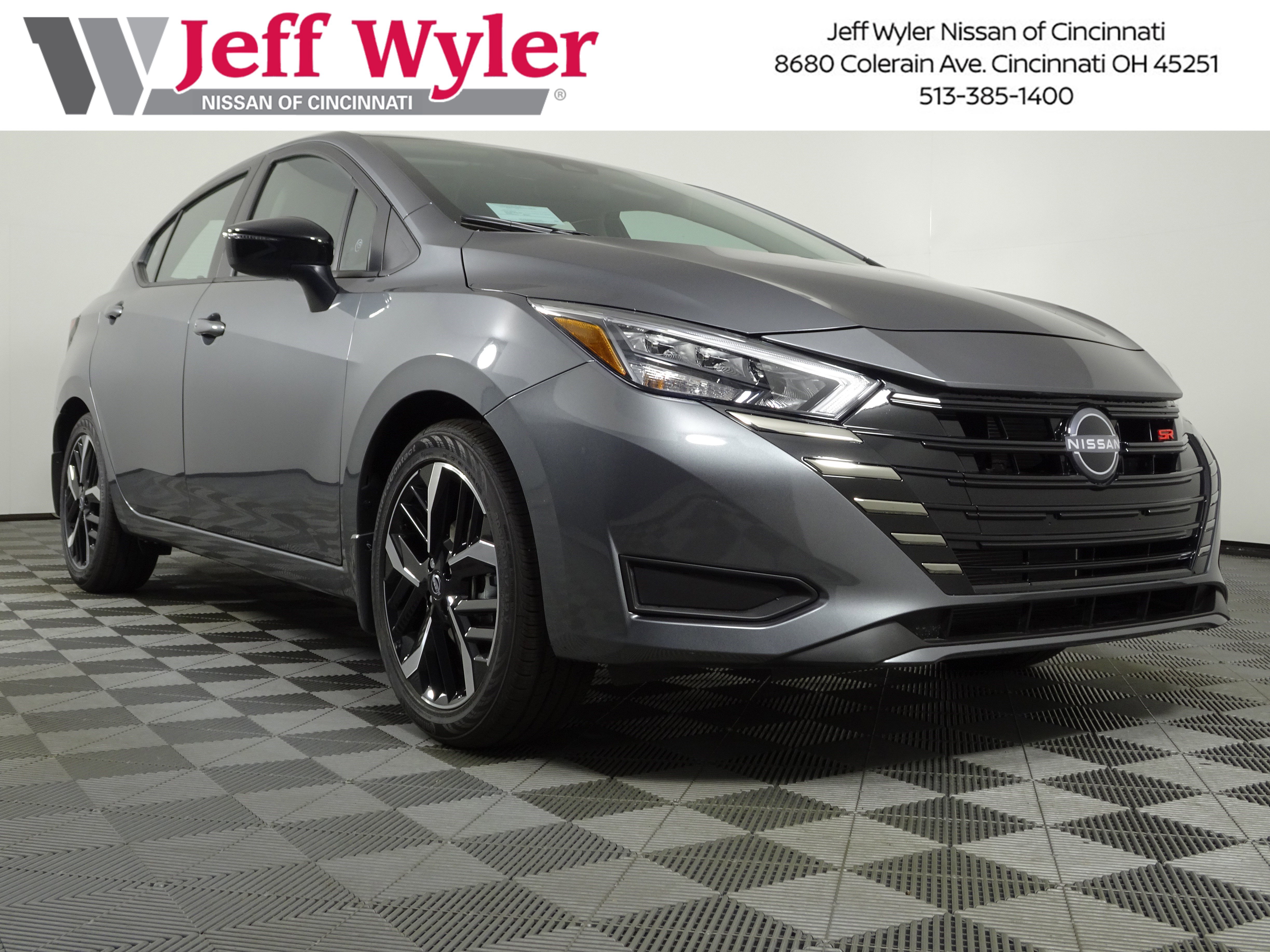 New 2025 Nissan Versa SR w/ Trunk Package