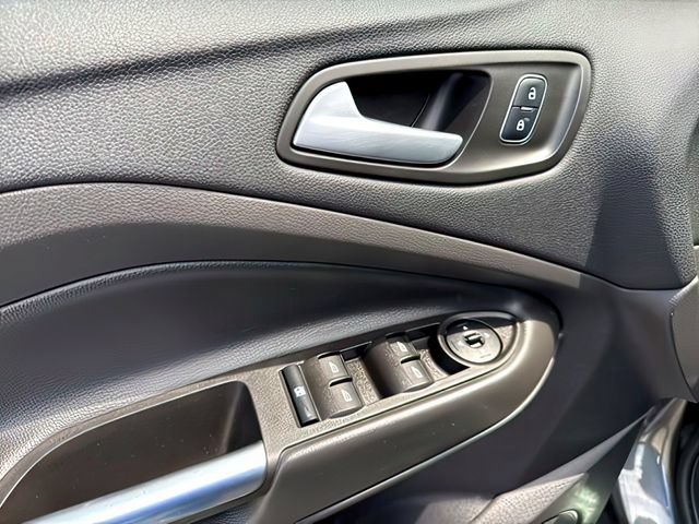 Used 2017 Ford Escape SE AWD/4WD image 19