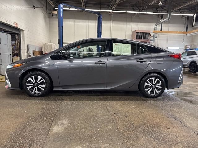 Used 2017 Toyota Prius Prime Advanced image 3