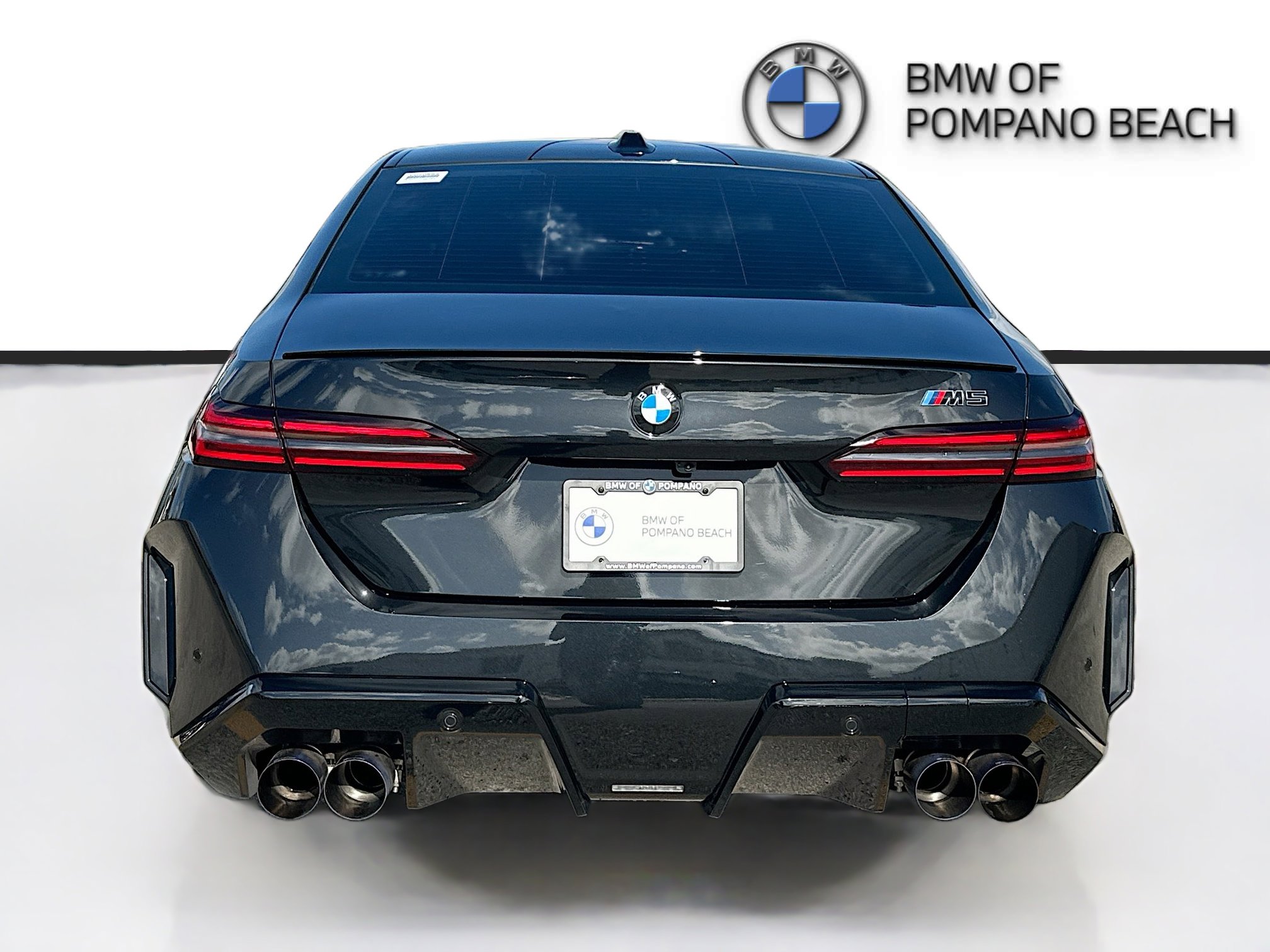 Used 2025 BMW M5 w/ Executive Package image 6