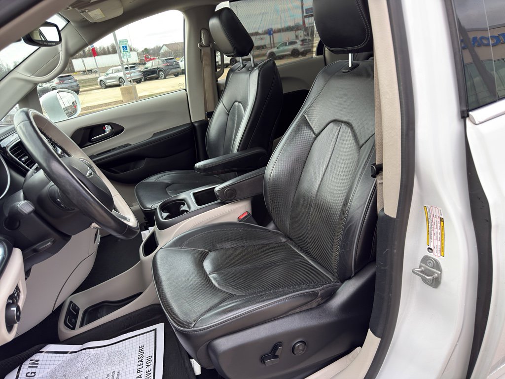 Used 2020 Chrysler Pacifica Limited w/ Advanced Safetytec Group image 10