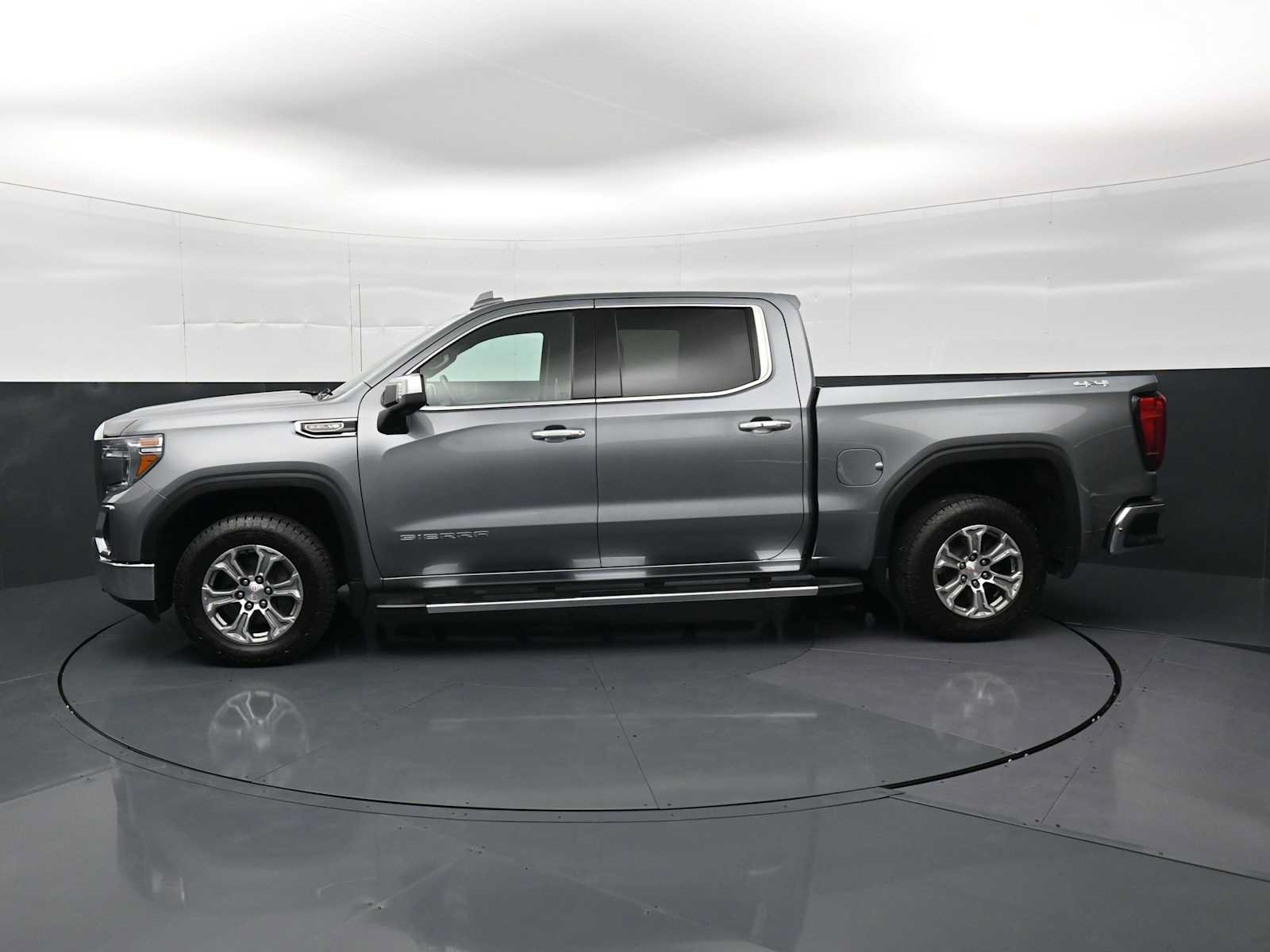Used 2021 GMC Sierra 1500 SLT w/ SLT Convenience Package AWD/4WD image 2