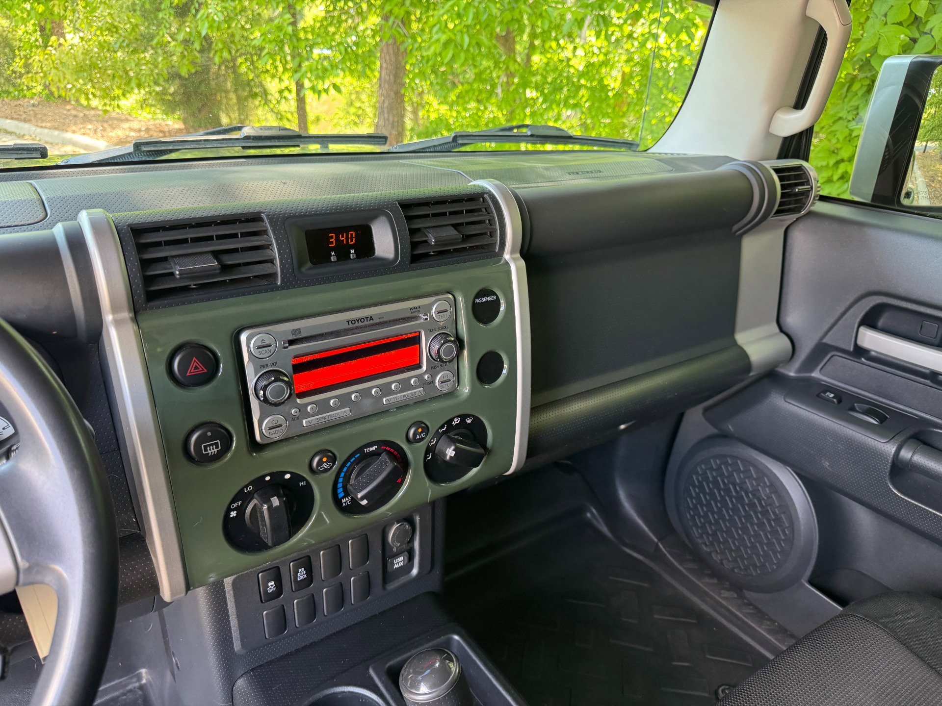 Used 2011 Toyota FJ Cruiser 2WD w/ Convenience Pkg image 31