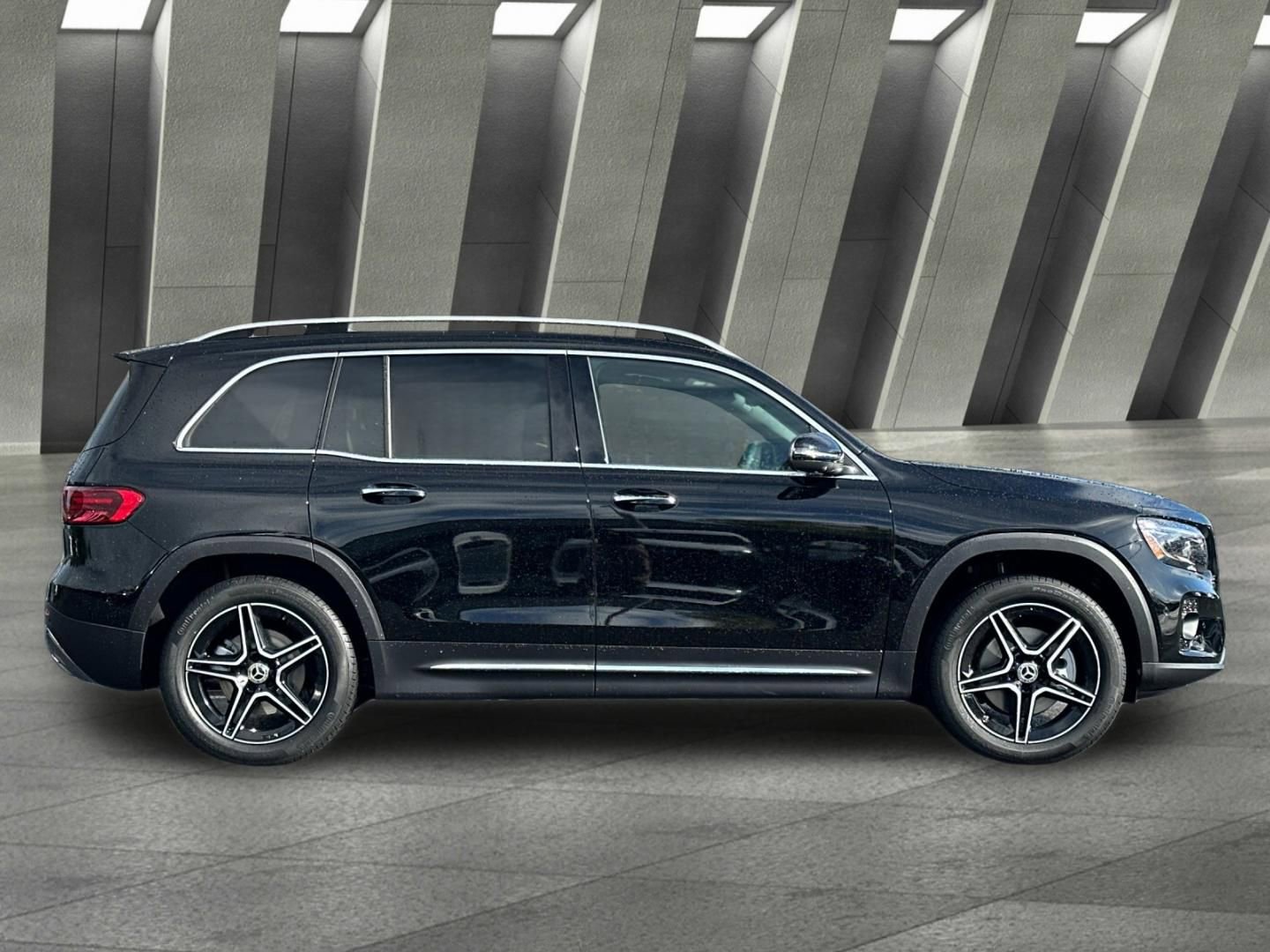 New 2026 Mercedes-Benz GLB 250 4MATIC image 3