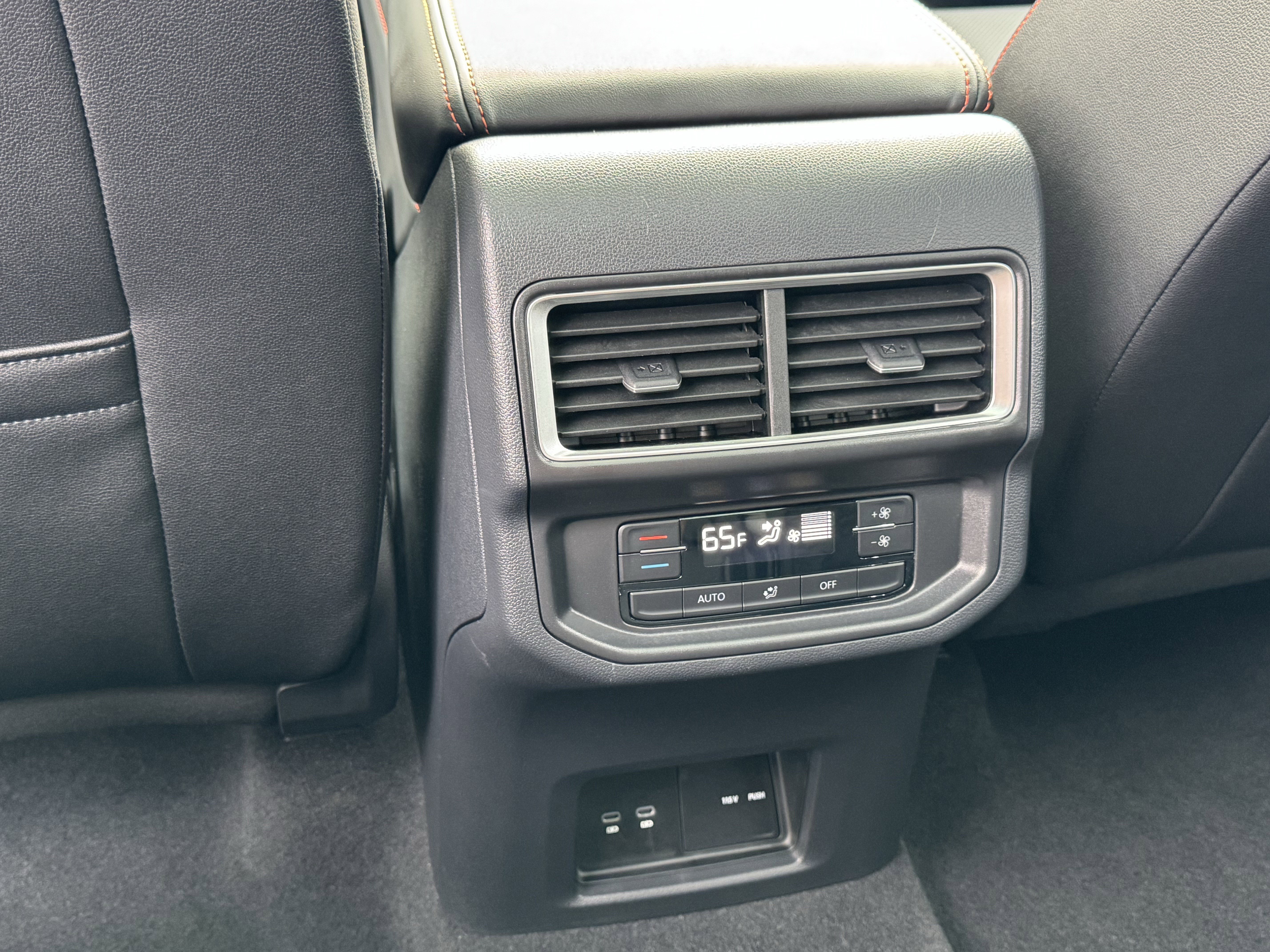 Used 2025 Volkswagen Atlas Peak Edition SE image 34