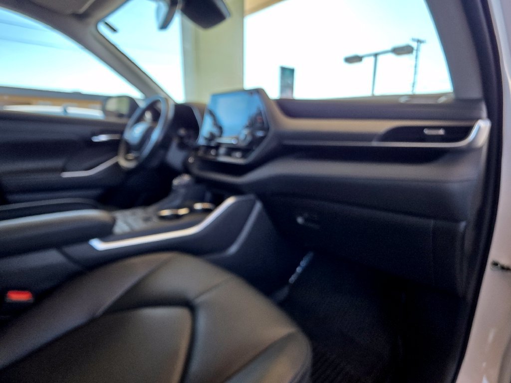 Used 2022 Toyota Highlander XLE AWD/4WD image 30