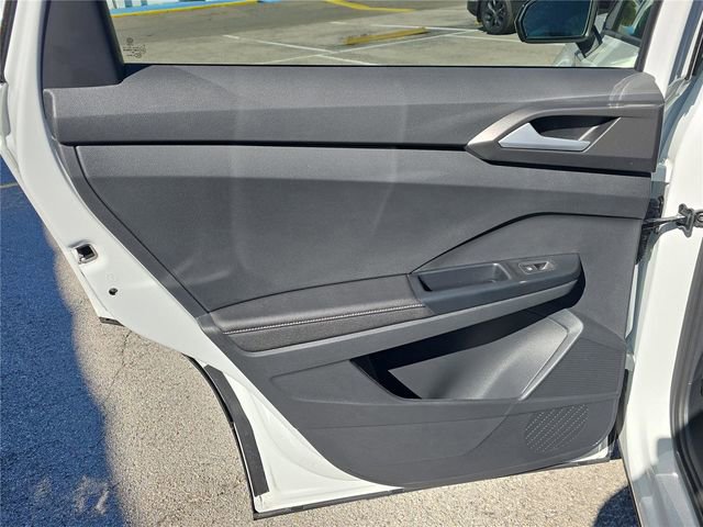 New 2026 Volkswagen Taos SE image 9