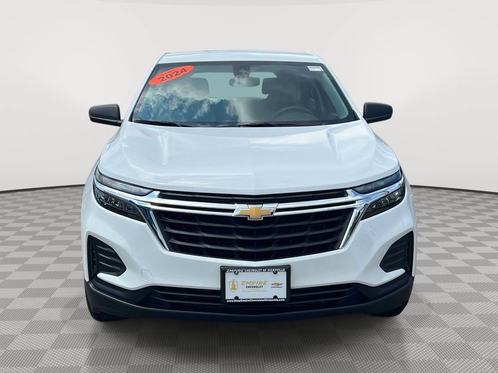Used 2024 Chevrolet Equinox LS w/ Driver Confidence II Package FWD image 2