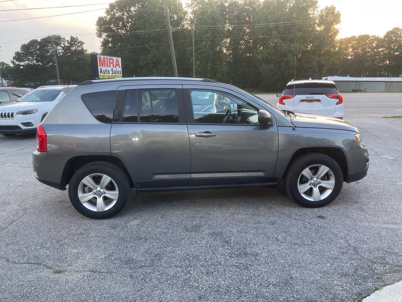 Used 2013 Jeep Compass Latitude AWD/4WD image 7