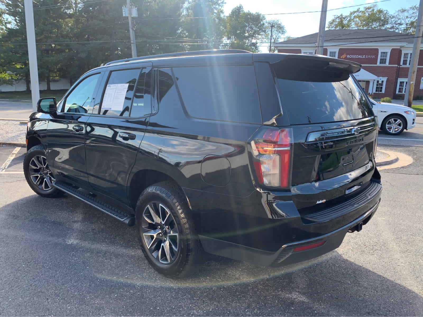 Used 2021 Chevrolet Tahoe Z71 w/ Z71 Signature Package image 3