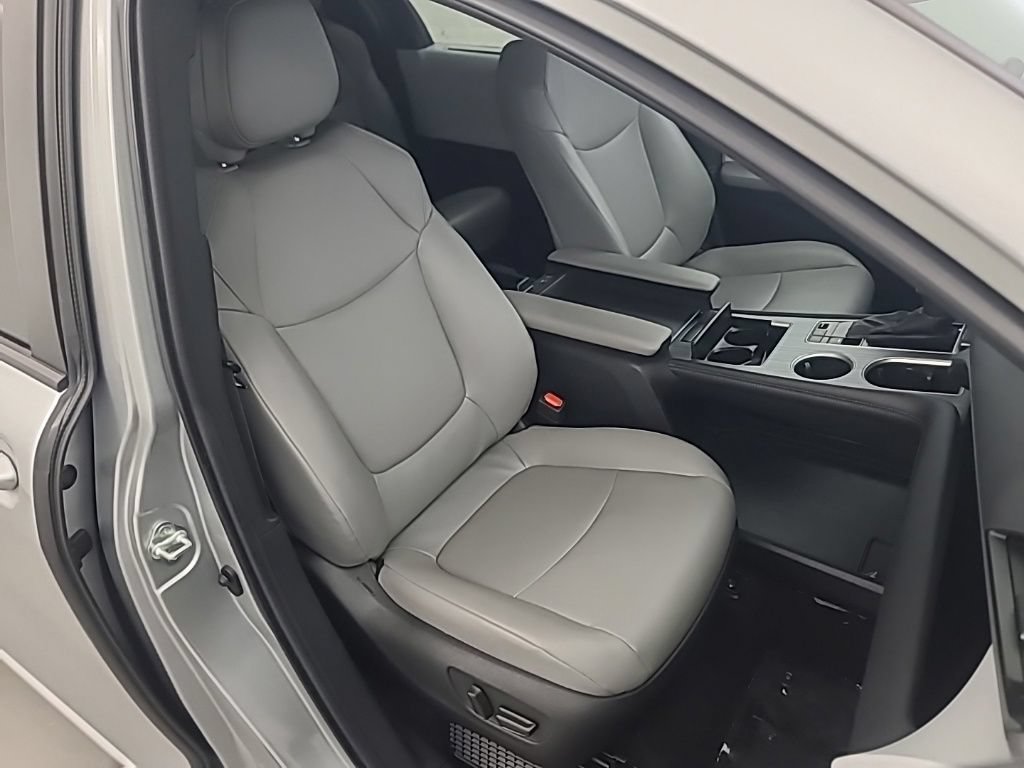Used 2025 Toyota Sienna XLE FWD image 16