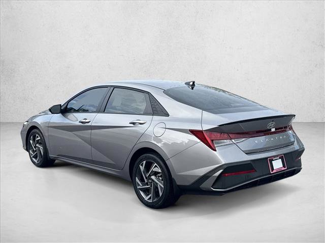 Used 2025 Hyundai Elantra SEL image 9