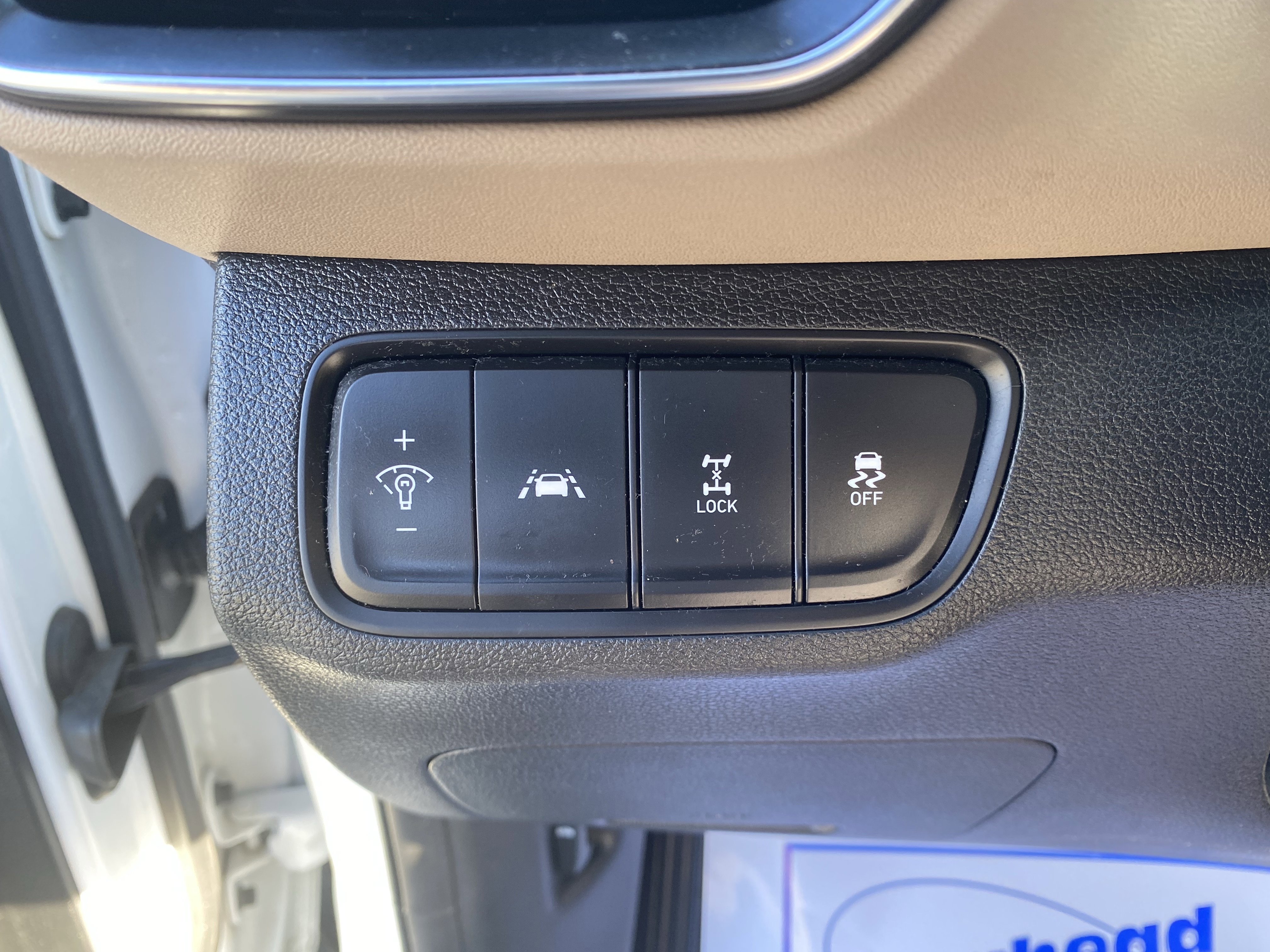 Used 2020 Hyundai Santa Fe SE image 6