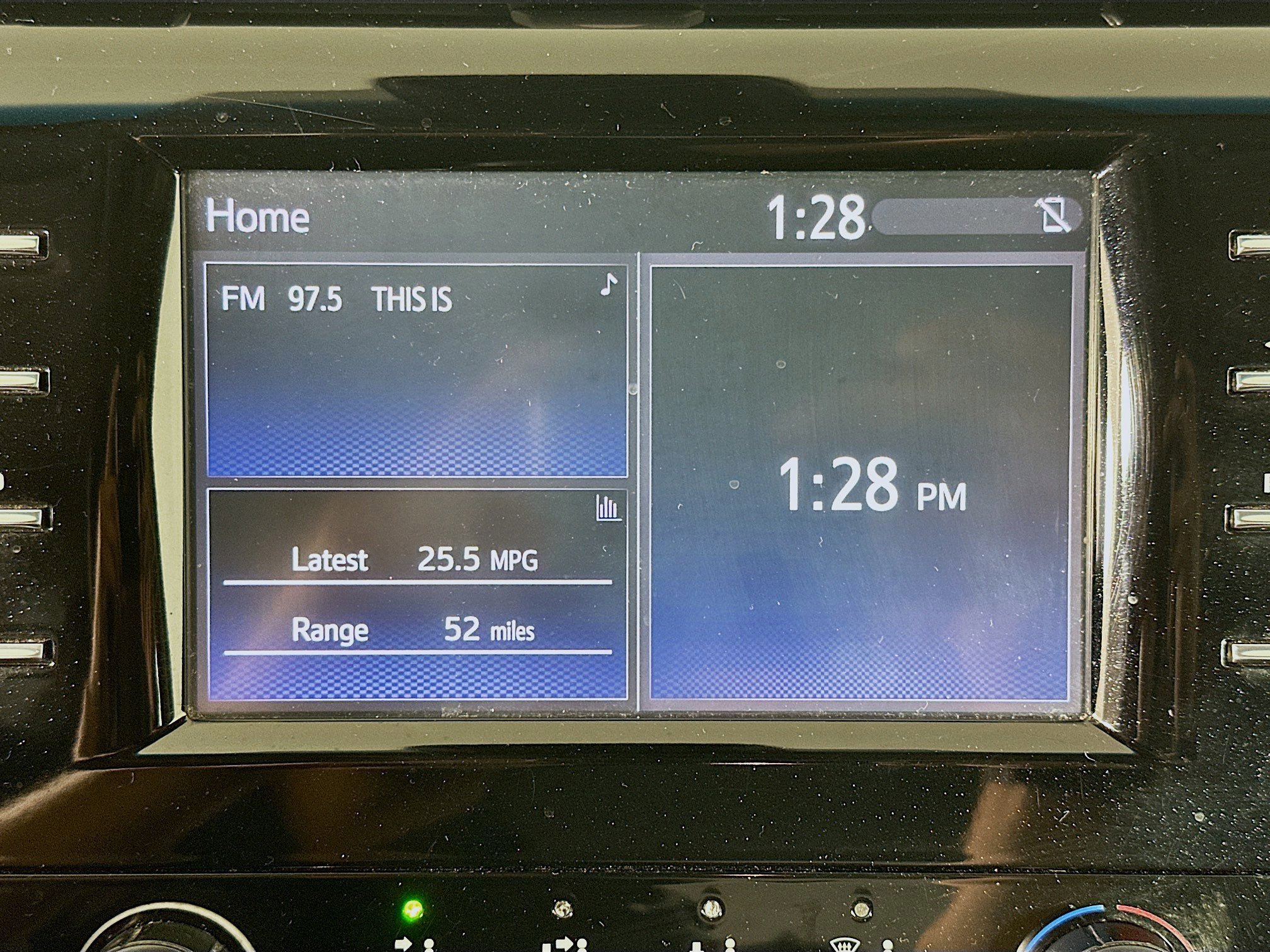 Used 2018 Toyota Camry LE FWD image 19