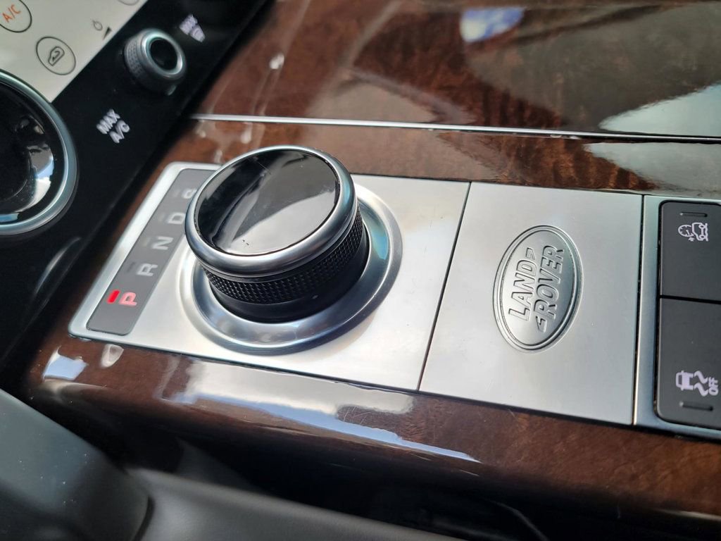 Used 2020 Land Rover Range Rover Long Wheelbase HSE image 32