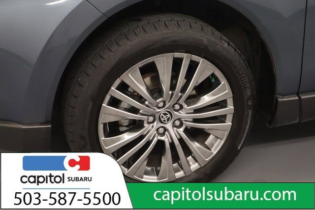 Used 2024 Toyota Venza XLE image 8