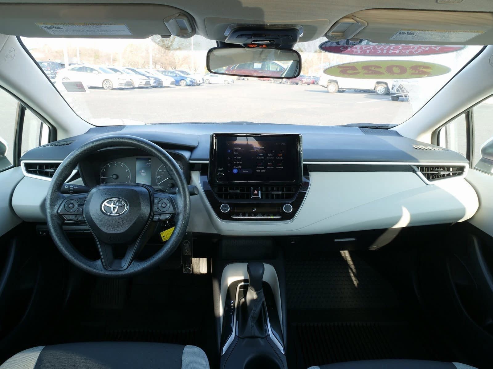 Used 2025 Toyota Corolla LE image 18