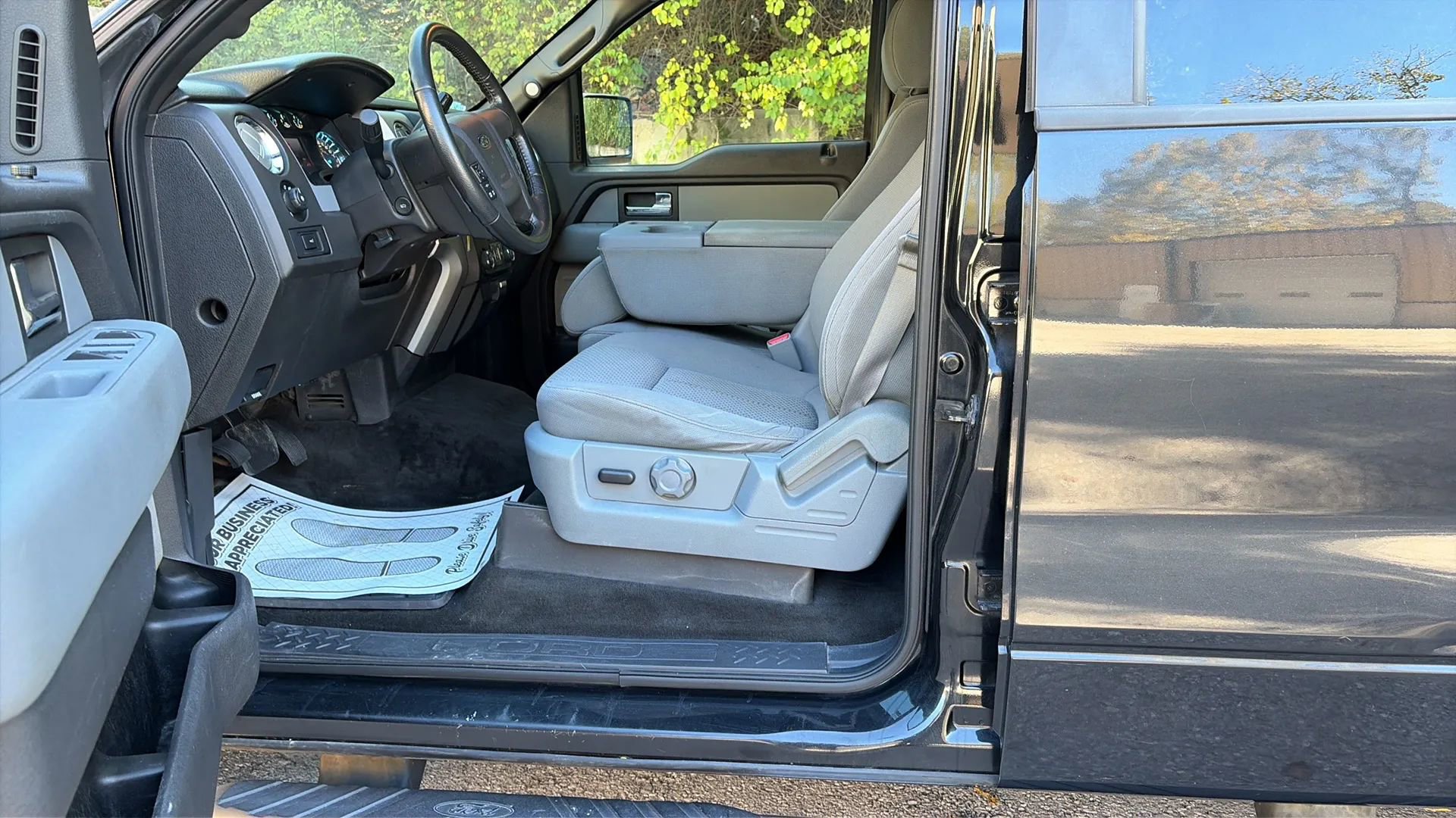 Used 2013 Ford F150 XLT w/ Luxury Equipment Group image 36