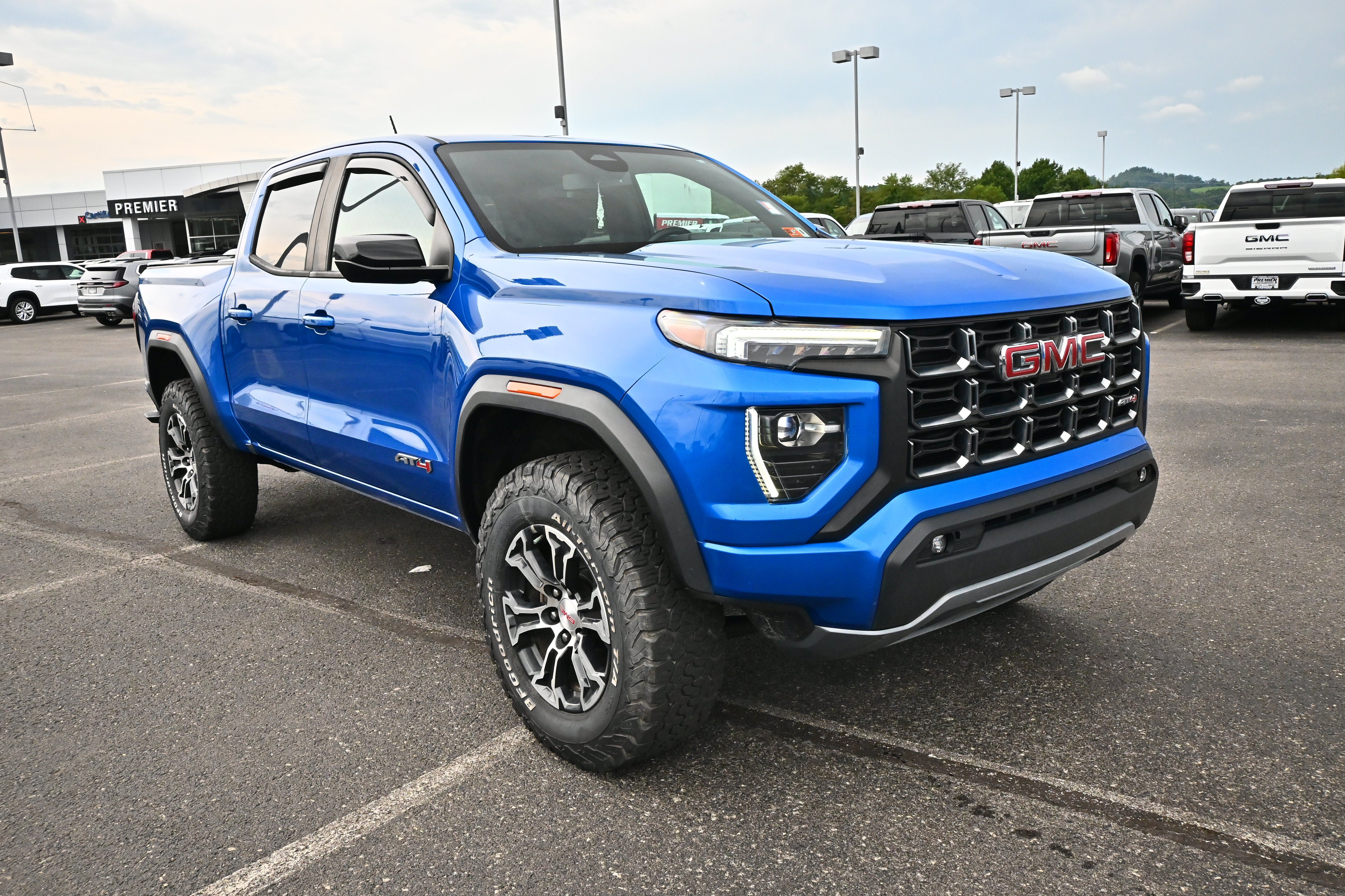 Used 2023 GMC Canyon AT4 w/ AT4 Premium Package AWD/4WD image 2