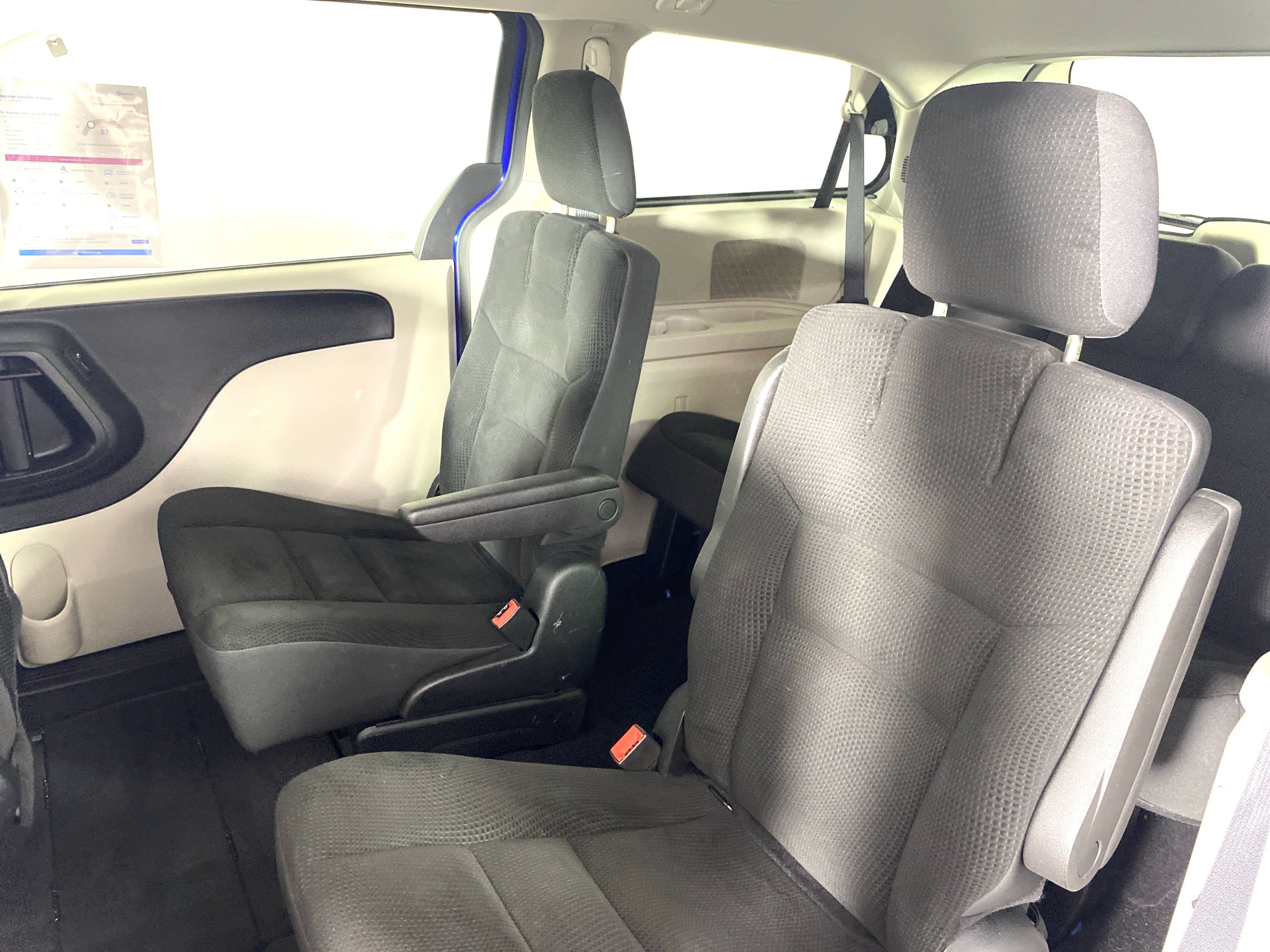 Used 2018 Dodge Grand Caravan SE w/ UConnect Hands-Free Group FWD image 30