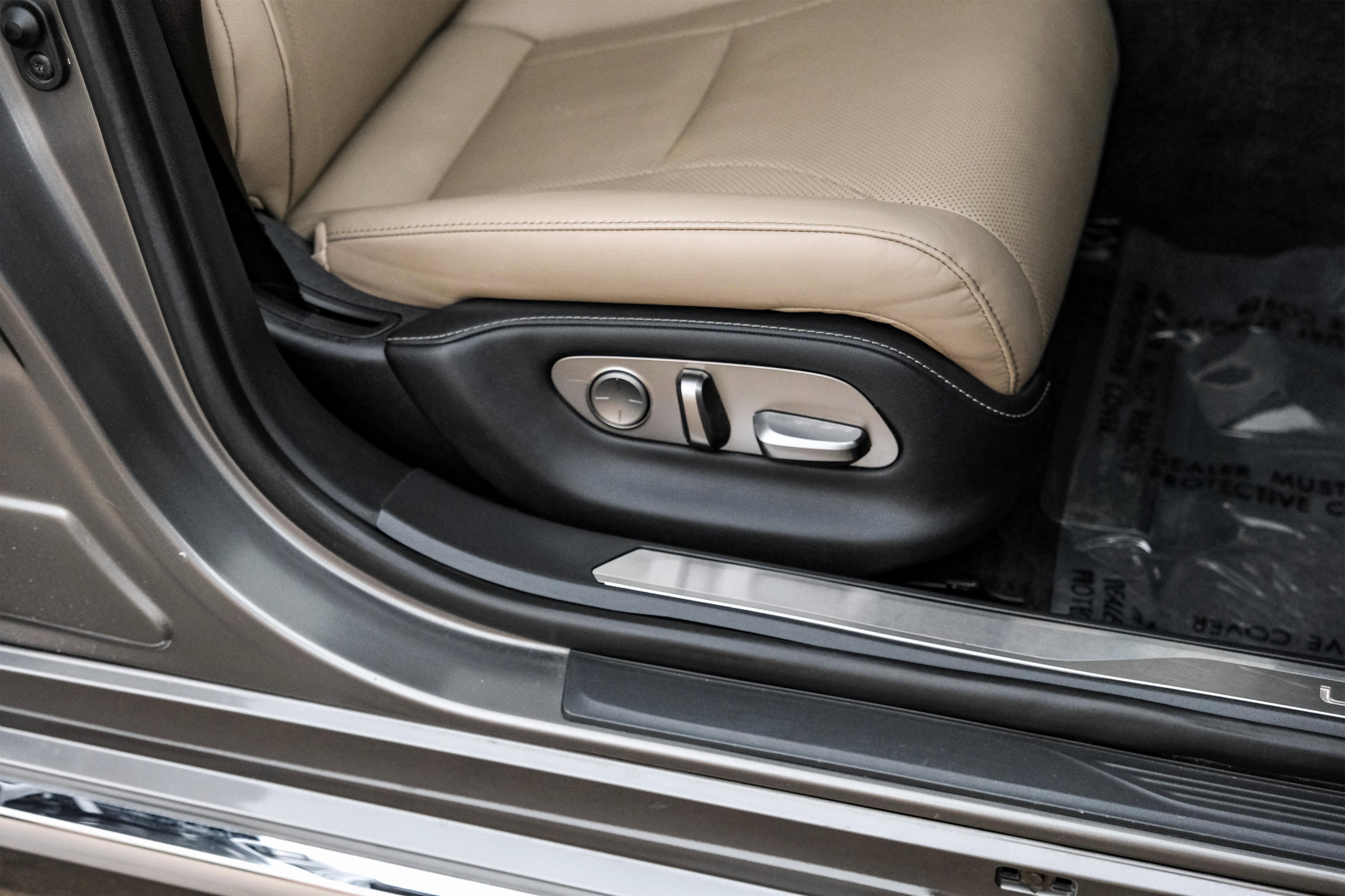 Used 2021 Lexus LS 500 w/ Accessory Package (Z1) image 38