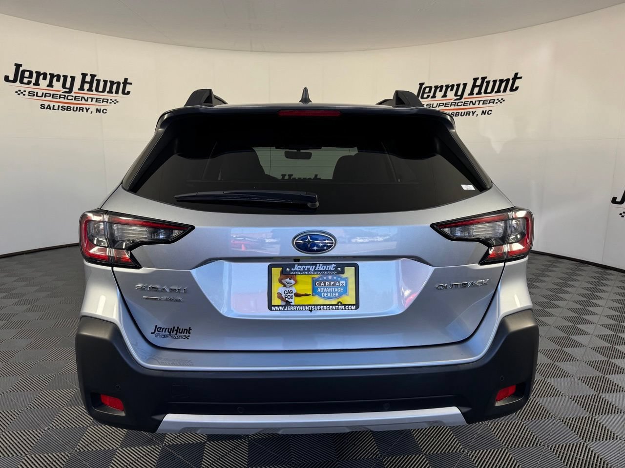 Used 2023 Subaru Outback Limited AWD/4WD image 7