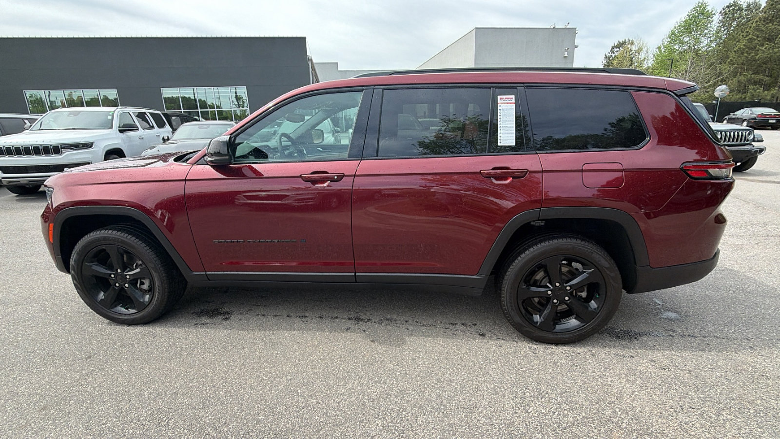 Used 2024 Jeep Grand Cherokee L Limited w/ Black Appearance Package image 11