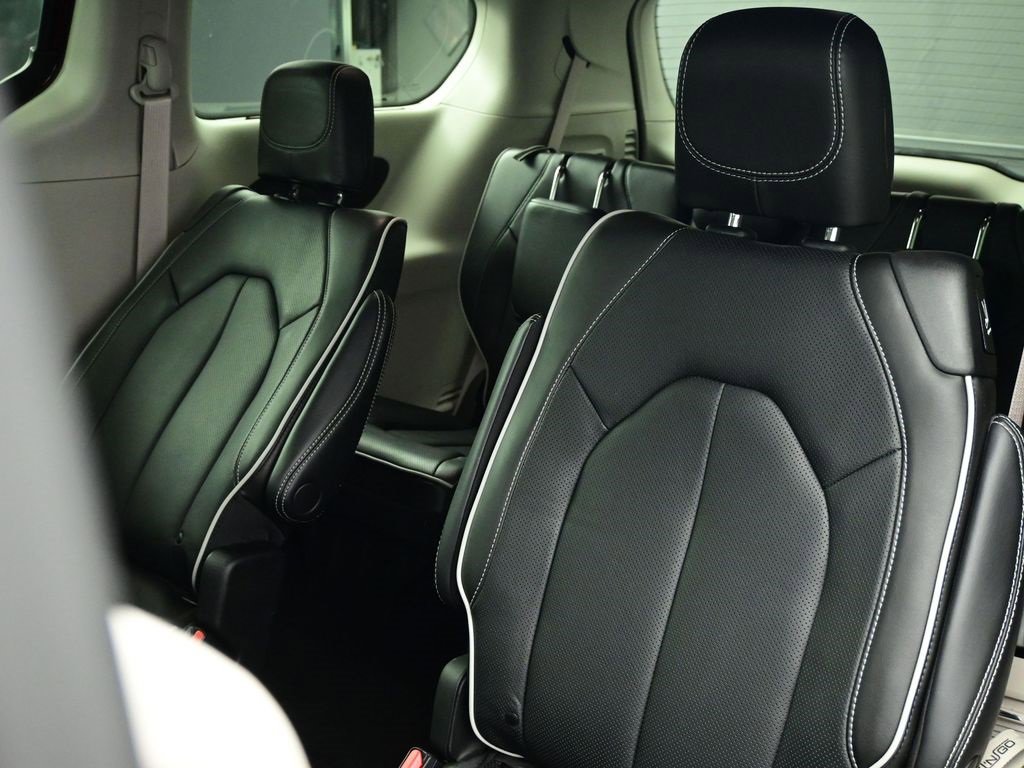 Used 2022 Chrysler Pacifica Limited image 28