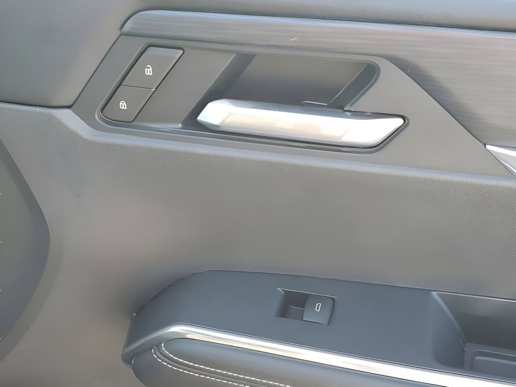 Used 2025 GMC Acadia Elevation image 49