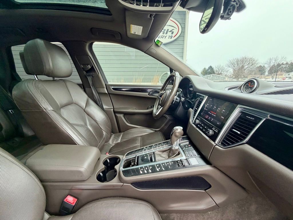 Used 2018 Porsche Macan image 19