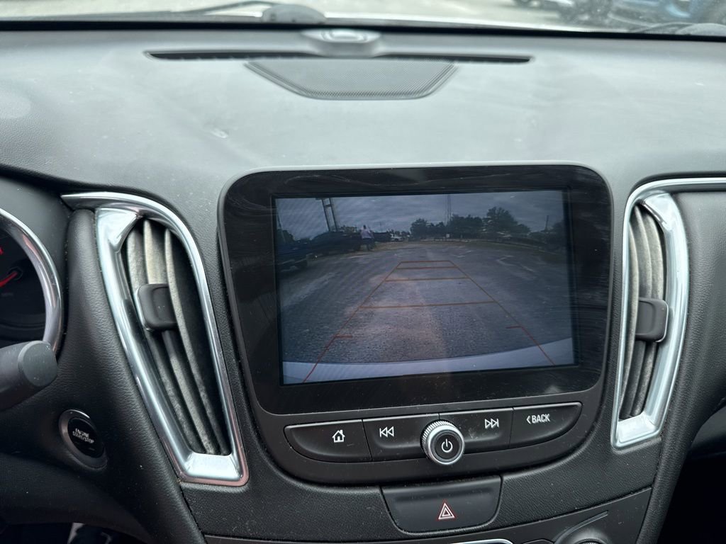 Used 2018 Chevrolet Malibu LT w/ Leather Package FWD image 18