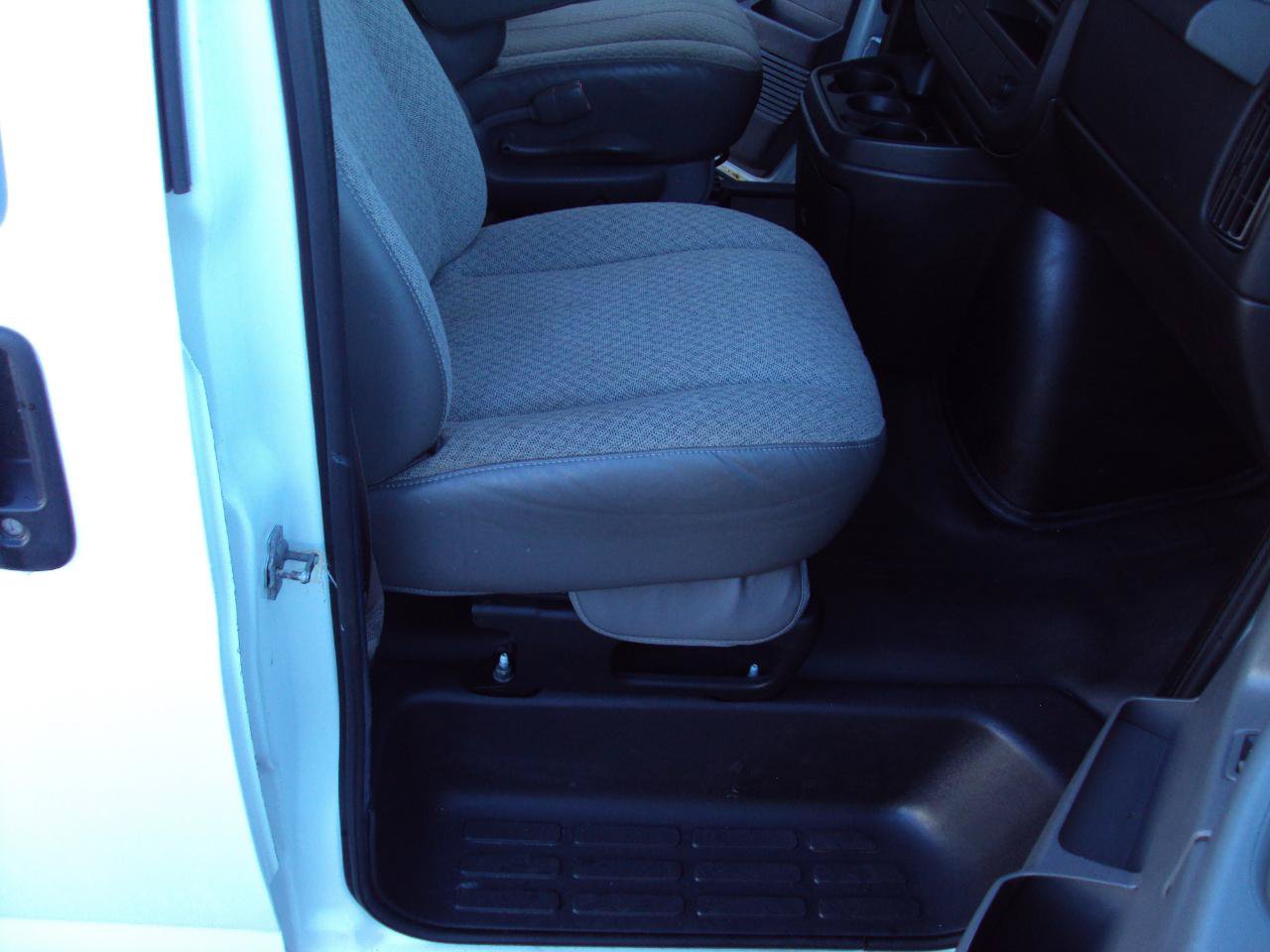 Used 2014 Chevrolet Express 1500 AWD image 16