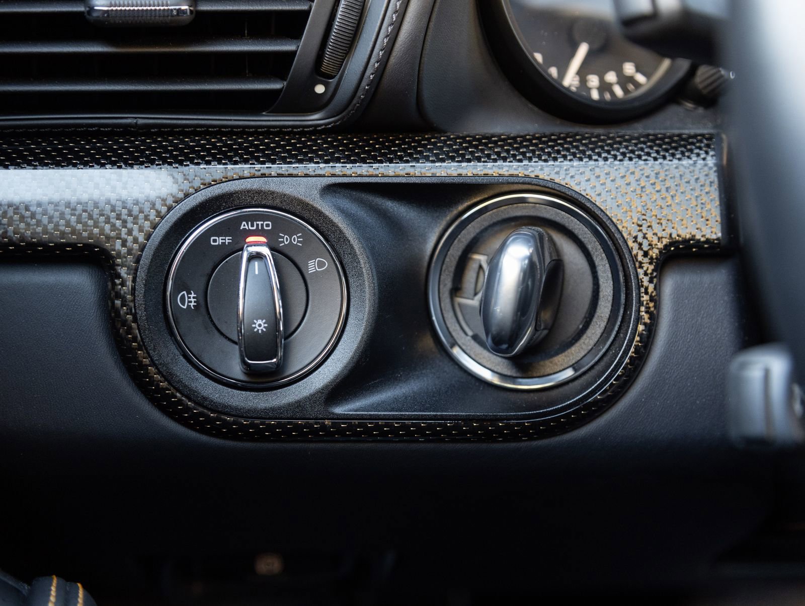 Certified 2018 Porsche 911 Turbo S image 18