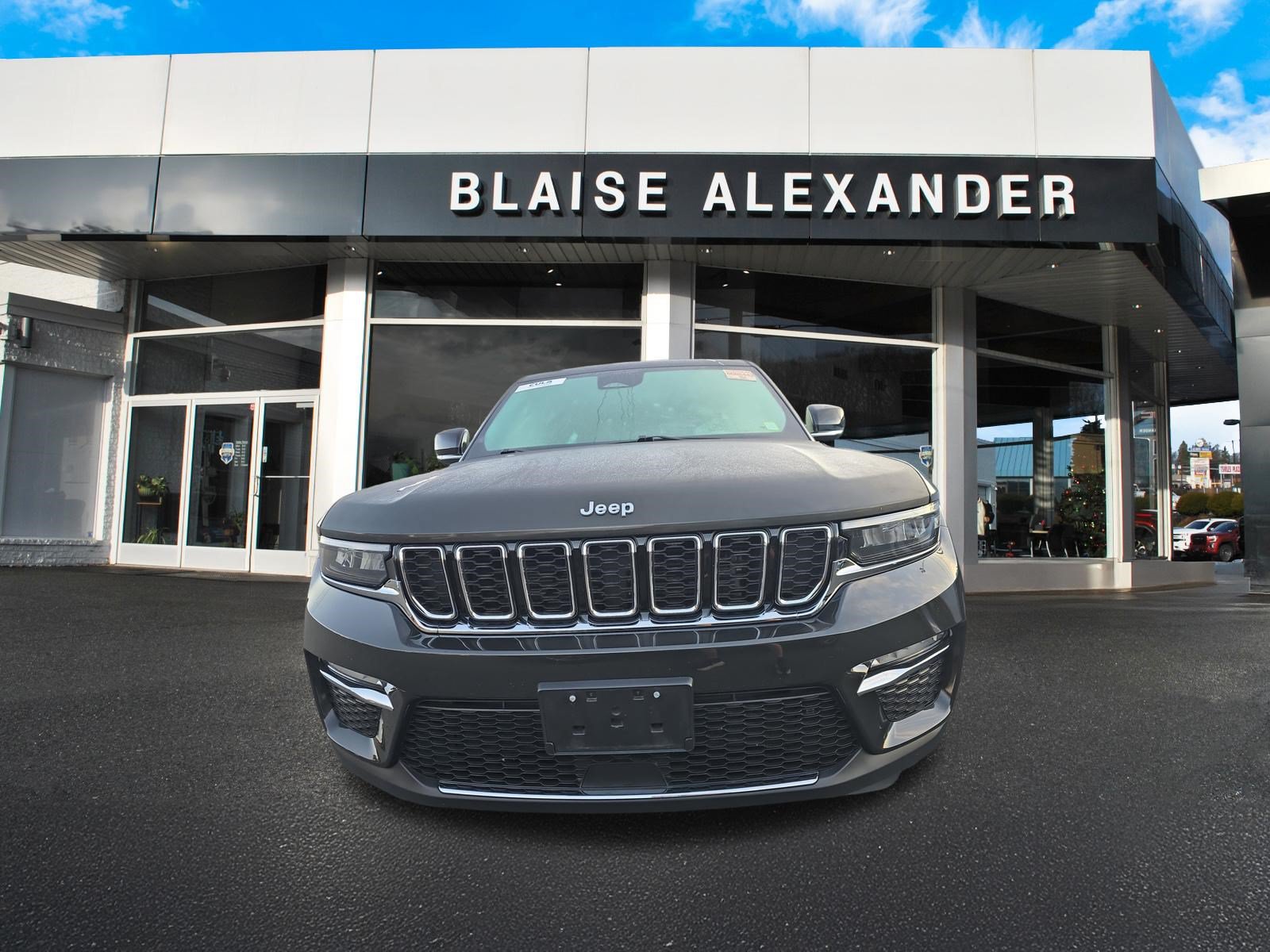 Used 2023 Jeep Grand Cherokee Limited AWD/4WD image 9