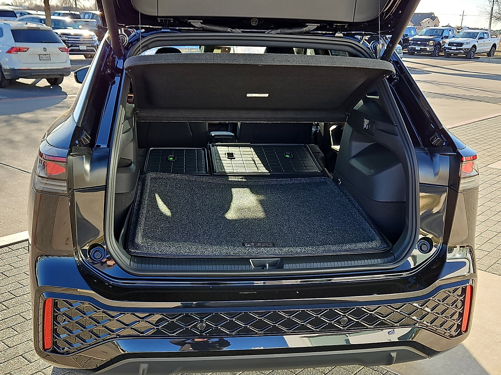 New 2026 Volkswagen Tiguan SEL R-Line image 7