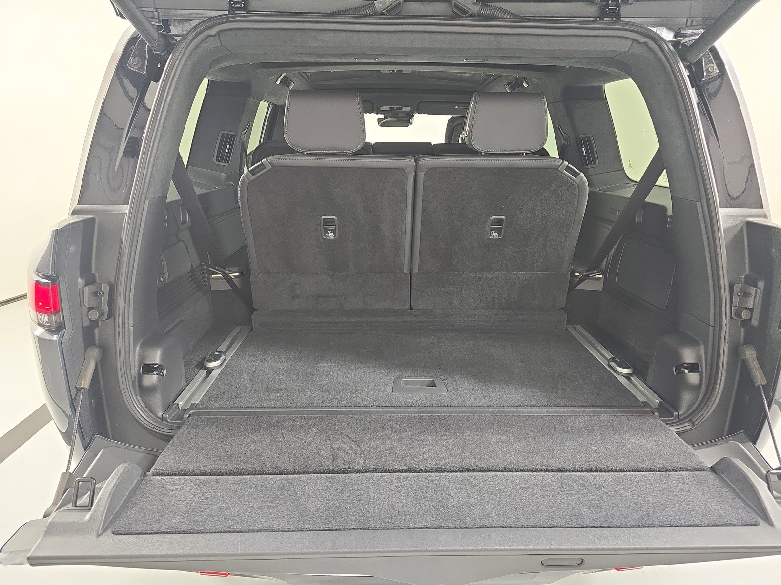 Used 2023 Rivian R1S Adventure image 15