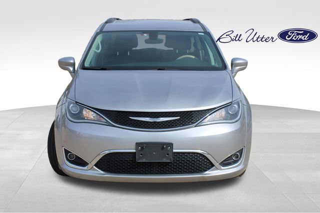 Used 2017 Chrysler Pacifica Touring-L image 2