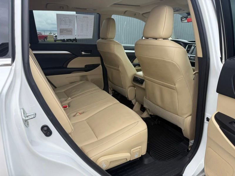 Used 2017 Toyota Highlander XLE AWD/4WD image 16