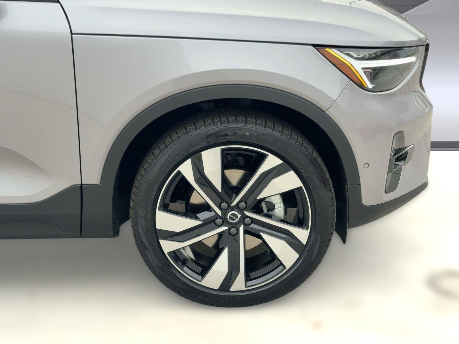 New 2026 Volvo XC40 B5 Ultra w/ Climate Package image 11