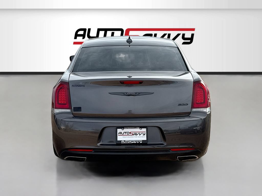 Used 2022 Chrysler 300 Touring w/ Sport Appearance Package RWD image 6