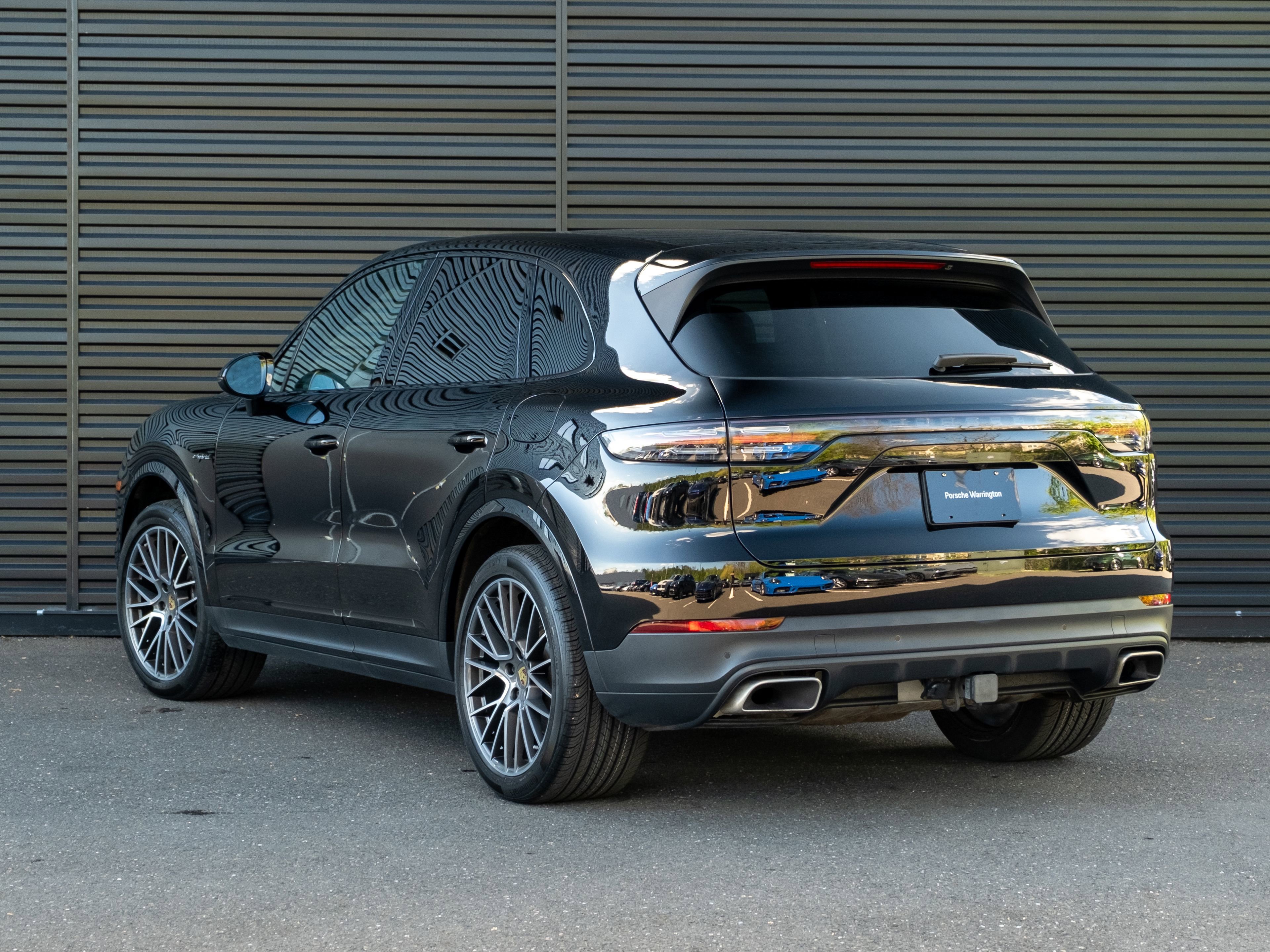 Certified 2022 Porsche Cayenne E-Hybrid AWD/4WD image 3
