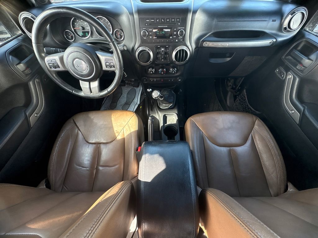 Used 2013 Jeep Wrangler Unlimited Sahara image 12