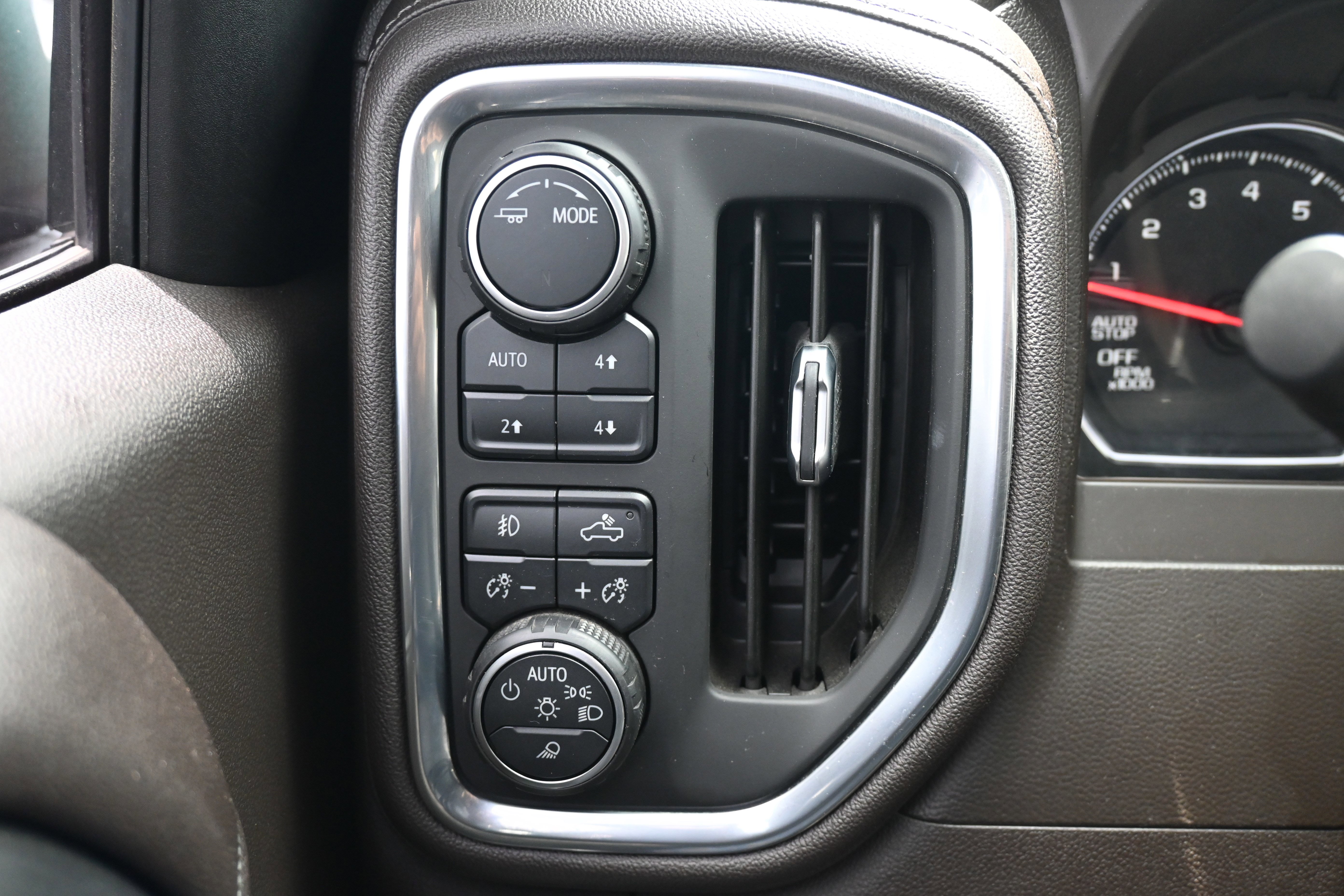 Used 2021 Chevrolet Silverado 1500 RST AWD/4WD image 28