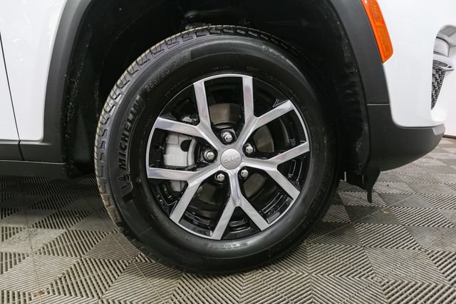 Used 2025 Jeep Grand Cherokee Limited AWD/4WD image 15