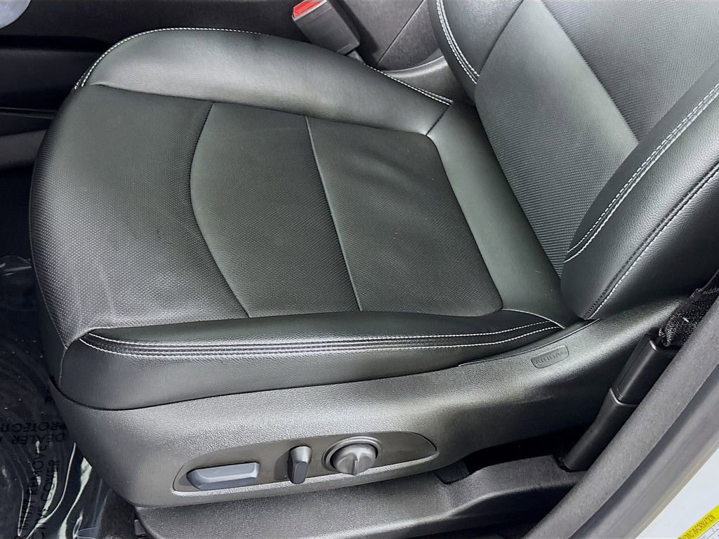 Certified 2024 GMC Terrain SLT w/ Infotainment Package II image 23