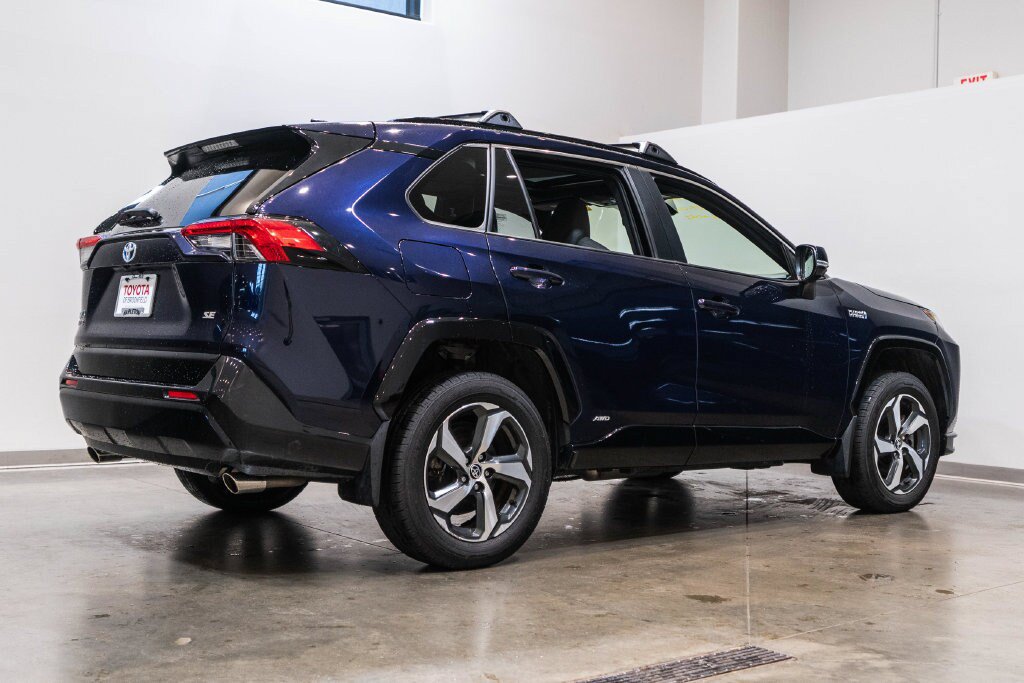Used 2024 Toyota RAV4 SE w/ Weather & Moonroof Package AWD/4WD image 9