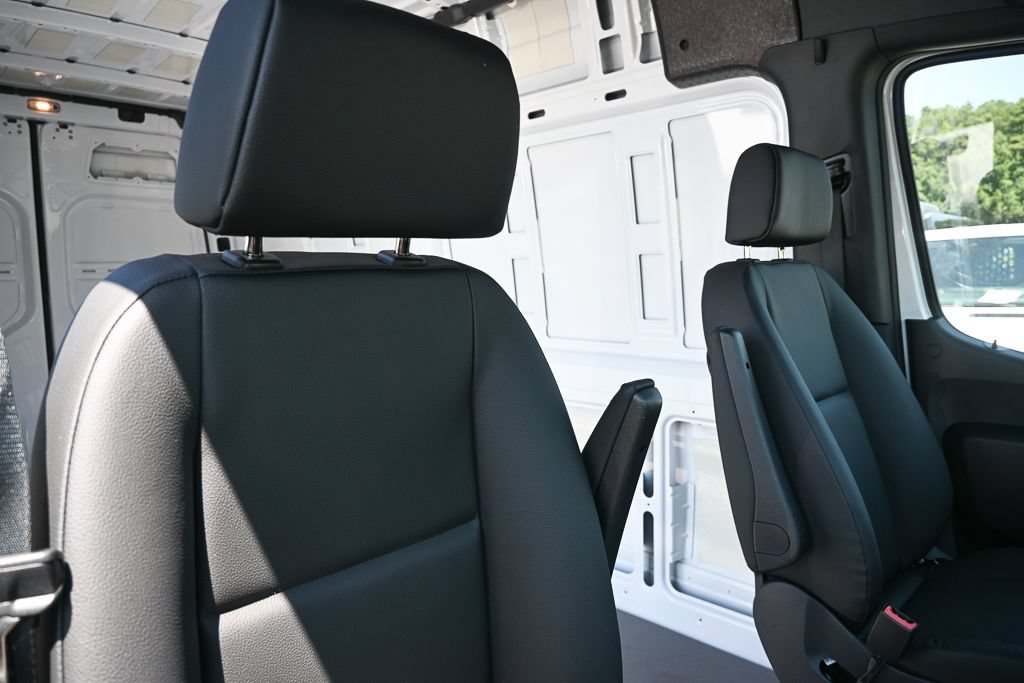 Used 2025 Mercedes-Benz Sprinter 2500 image 18
